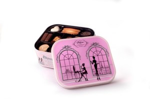 PARIS -Boite DELACRE par Chantal Thomas pour TAE -  1kg - 25cm x 21.5cm x 9.5 cm - prix conseill+® de 10.99euros - ouverte