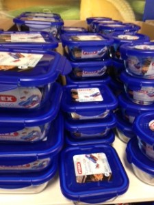 ces boites Pyrex hermétiques s'emboitent passent au four et au congélateur et sont plus légères que les modèles classiques