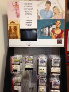 voici un système pratiques et sans trous à faire pour accrocher ses tableaux