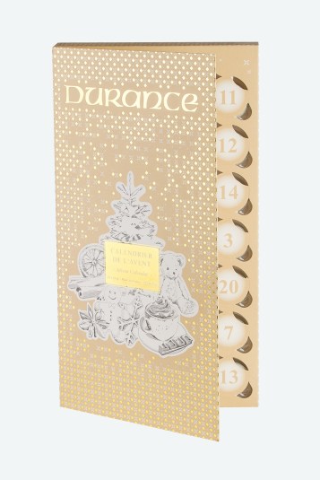 UNE BOUGIE CHAQUE JOUR POUR DECOUVRIR LES MERVEILLEUSES SENTEURS DURANCE; UN PHOTOPHORE OFFERT; PRIX 39,99 €